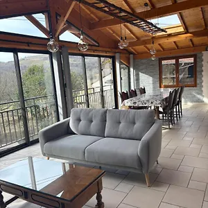 https://maison-dans-un-village-viticole.hotels-rhonealpes.com